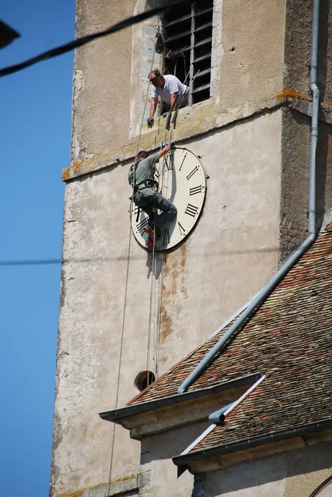 Installation de cadran d'église près de Épinal